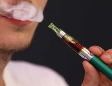 Ερευνα-σοκ για το ηλεκτρονικό τσιγάρο: Τί έδειξε για καρκίνο και έμφραγμα